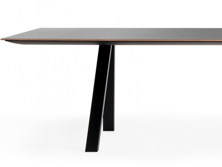 Table conference 4 pieds metal Arki Pedrali acier compact stratifié fenix pieds design industriel 