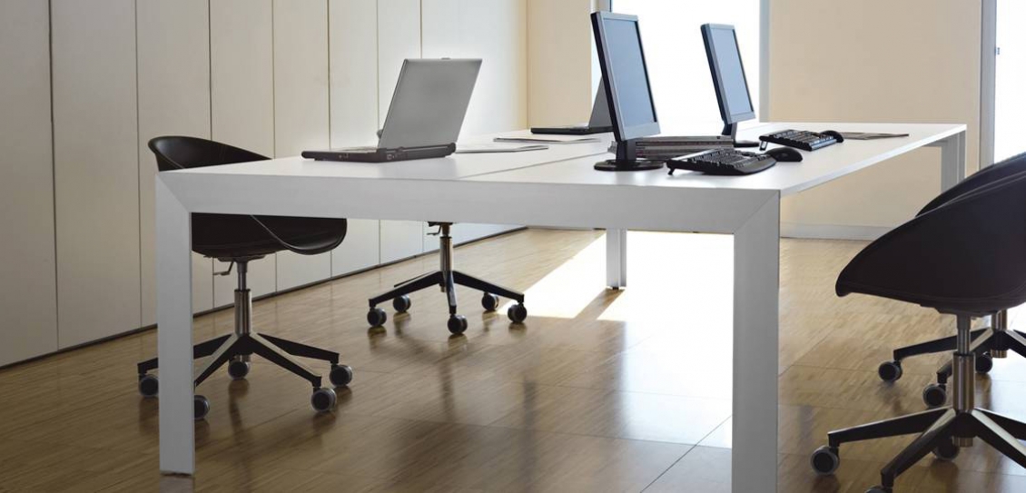 Table 4 pieds Matrix desk Claudio Dondoli Marco Pocci Pedrali 