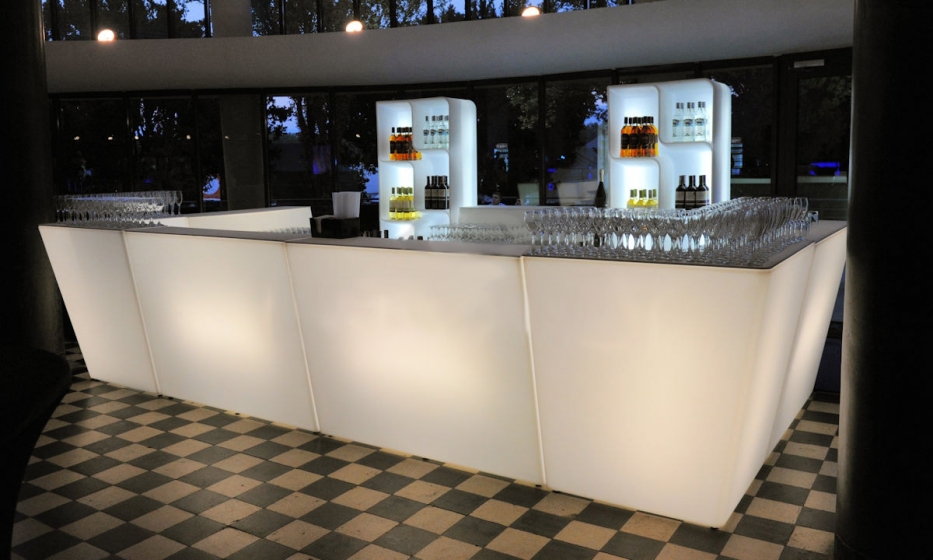 Comptoir de bar Oblique Pedrali éclairage lumineux design 