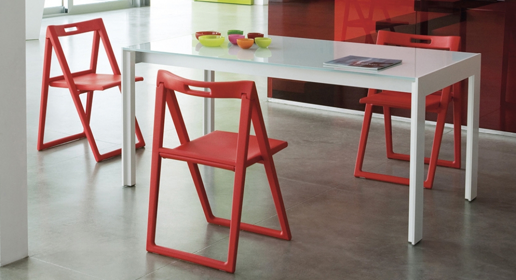 chaise enjoy pedrali blanc rouge noir plaza mobilier stockage