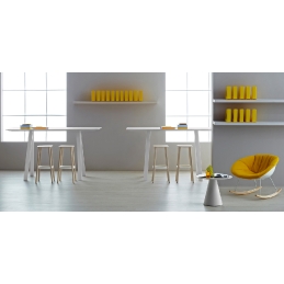 Mange debout table haute 4 pieds Arki exterieur Pedrali acier laqué plateau fin compact fenix style industriel