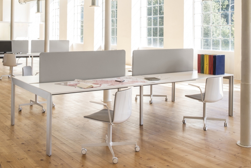 Table 4 pieds Matrix desk Claudio Dondoli Marco Pocci Pedrali 