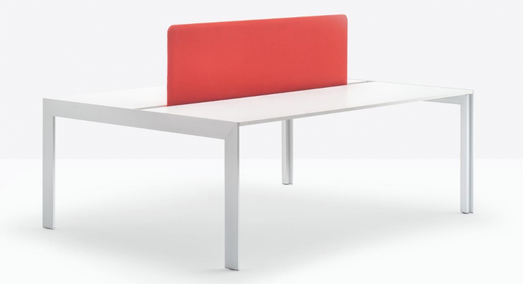 Table 4 pieds Matrix desk Claudio Dondoli Marco Pocci Pedrali 