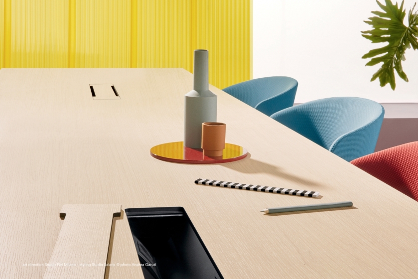 Table Conférence bureau Toa Pedrali industriel fonctionnel design fenix