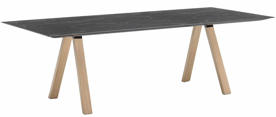 Table conference 4 pieds bois chene Arki Pedrali plateau noir ou blanc stratifié fenix pieds de chevalet en chêne massif 