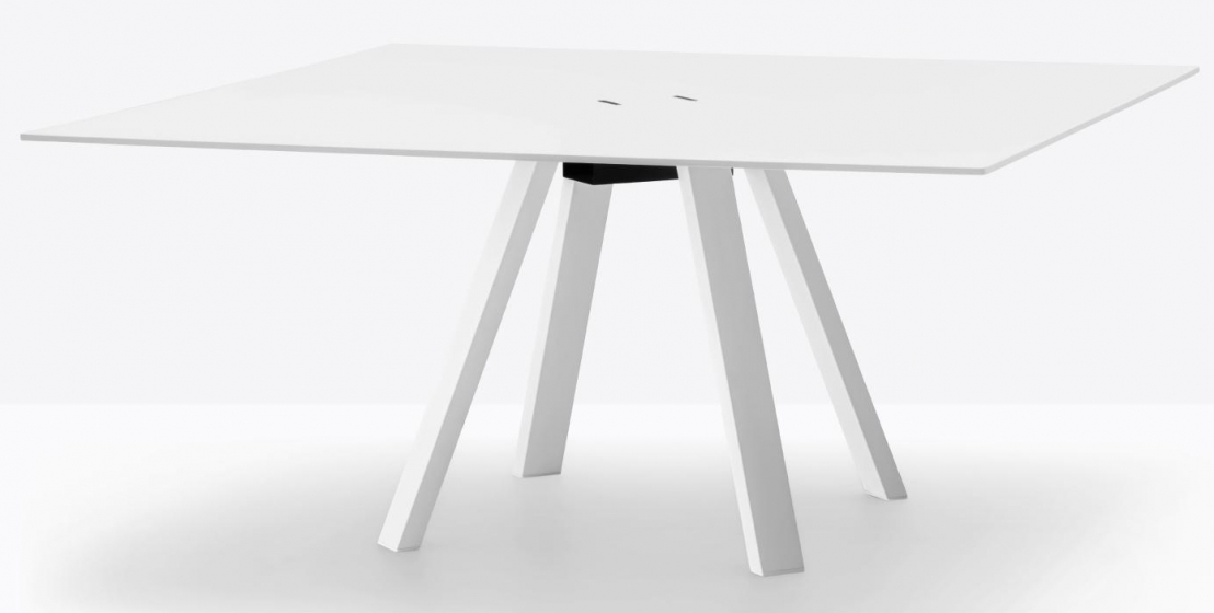 Table 4 pieds Arki pedrali acier laqué bois multiplis compact