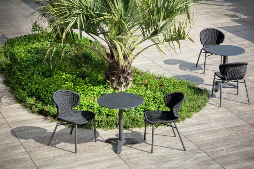 Chaise Orly légere et empilable pour restaurant et terrasse design et élégant en corde tressé a la main vert blanc noir 