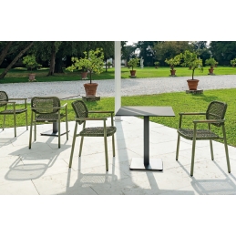 Fauteuil Bridge Cloe legere et empilable pour hotel et terrasse de luxe comme le plaza beige noir ou vert kaki