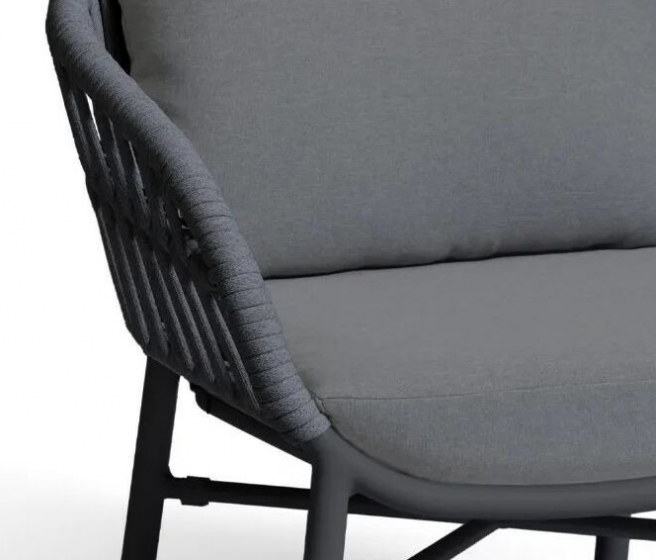 Fauteuil lounge, Manila, Dossier: corde; Fonction: empilable; Structure: aluminium laqué peint; Assise: coussin garni;