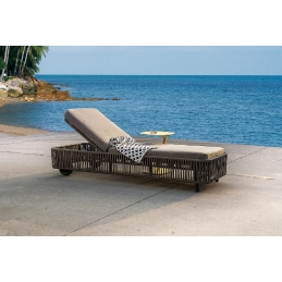 Bain de soleil, Bergen, Dossier: corde; Structure: aluminium laqué peint; Assise: toile textylene lavable, corde, coussin garni;