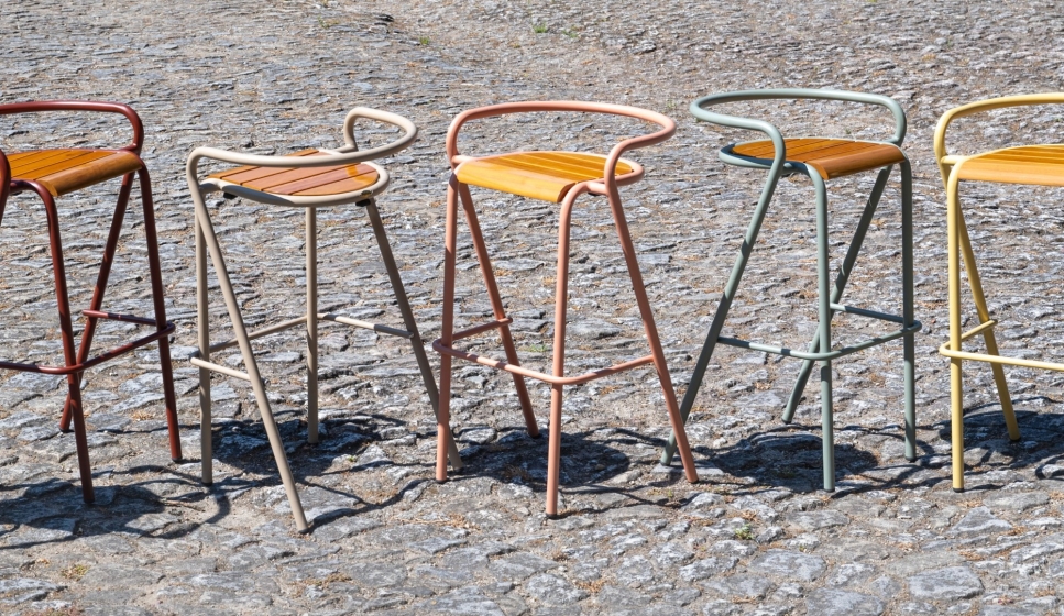 Tabouret 5008 B bois Adico Dossier: metal; Fonction: empilable x 4; Structure: acier- revêtement en poudre; Assise: bois; Couleu